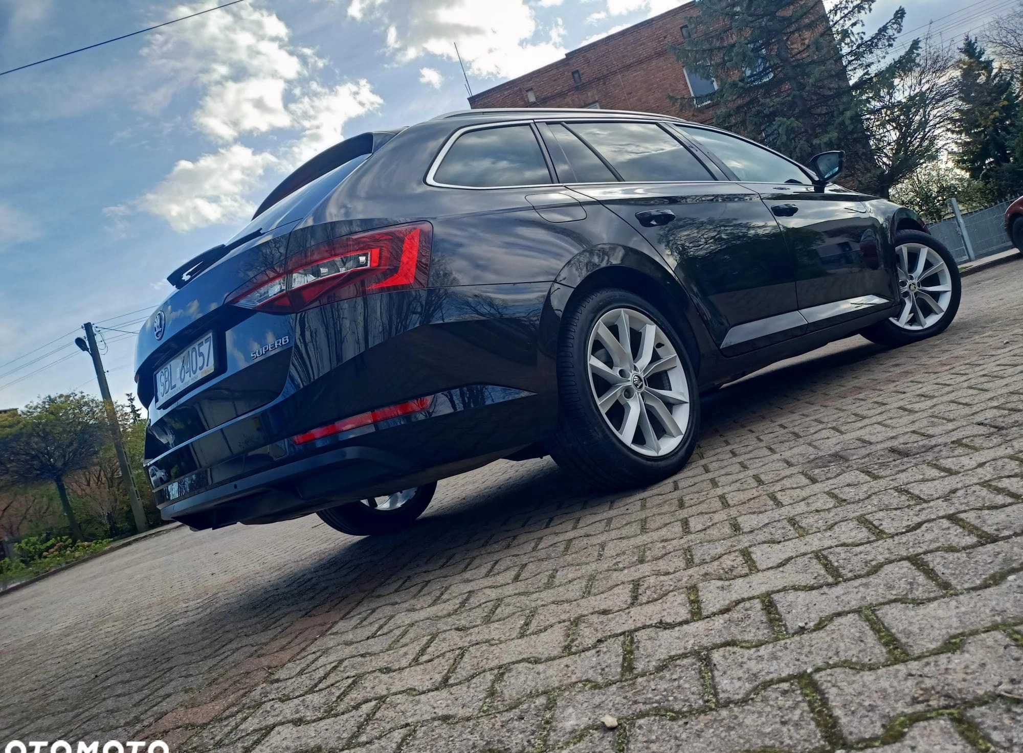 Skoda Superb cena 87900 przebieg: 190000, rok produkcji 2018 z Grybów małe 742